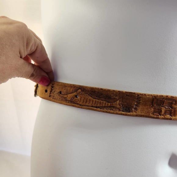 Vintage Leather Belt Fish Embossed Brass Buckle Brown Hand Tooled Size Approx 33 - Picture 6 of 9